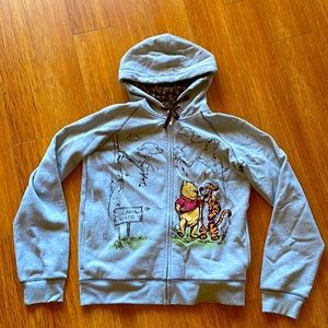 DISNEY WINNIE THE PHOOH ZIP-UP HOODIE. GRAY. MEDIUM.